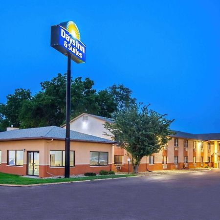 Days Inn & Suites By Wyndham ווטרלו מראה חיצוני תמונה
