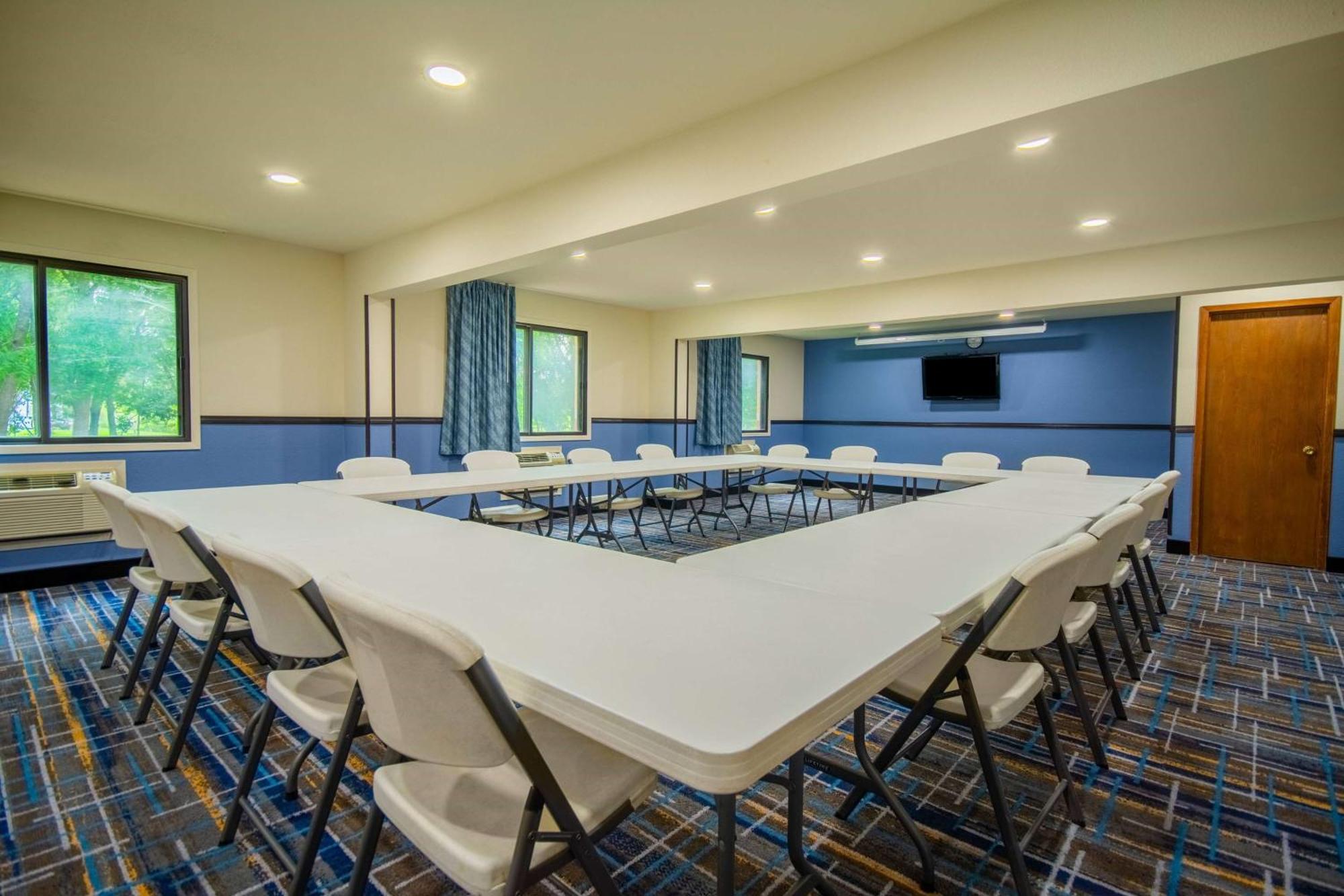 Days Inn & Suites By Wyndham ווטרלו מראה חיצוני תמונה