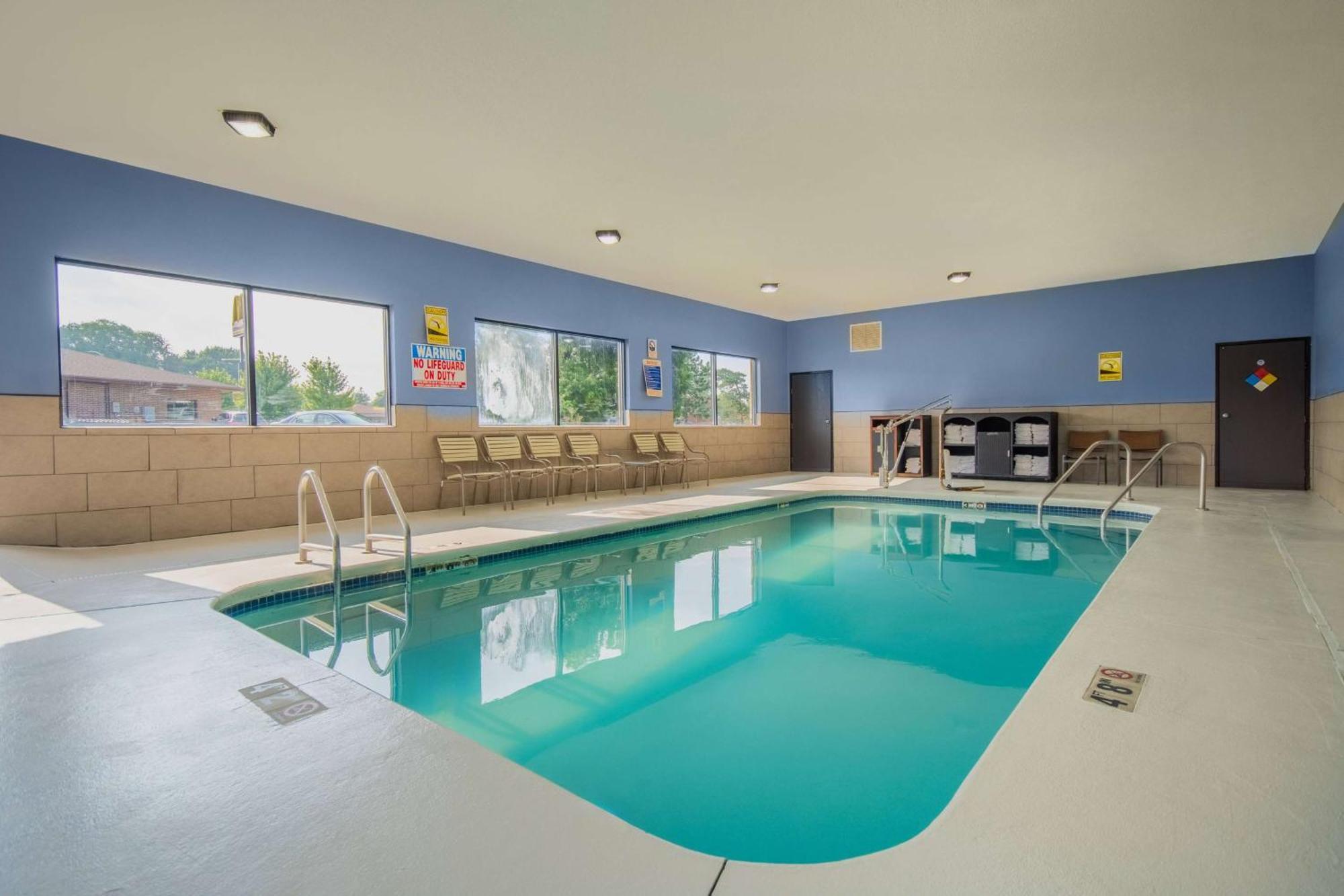 Days Inn & Suites By Wyndham ווטרלו מראה חיצוני תמונה