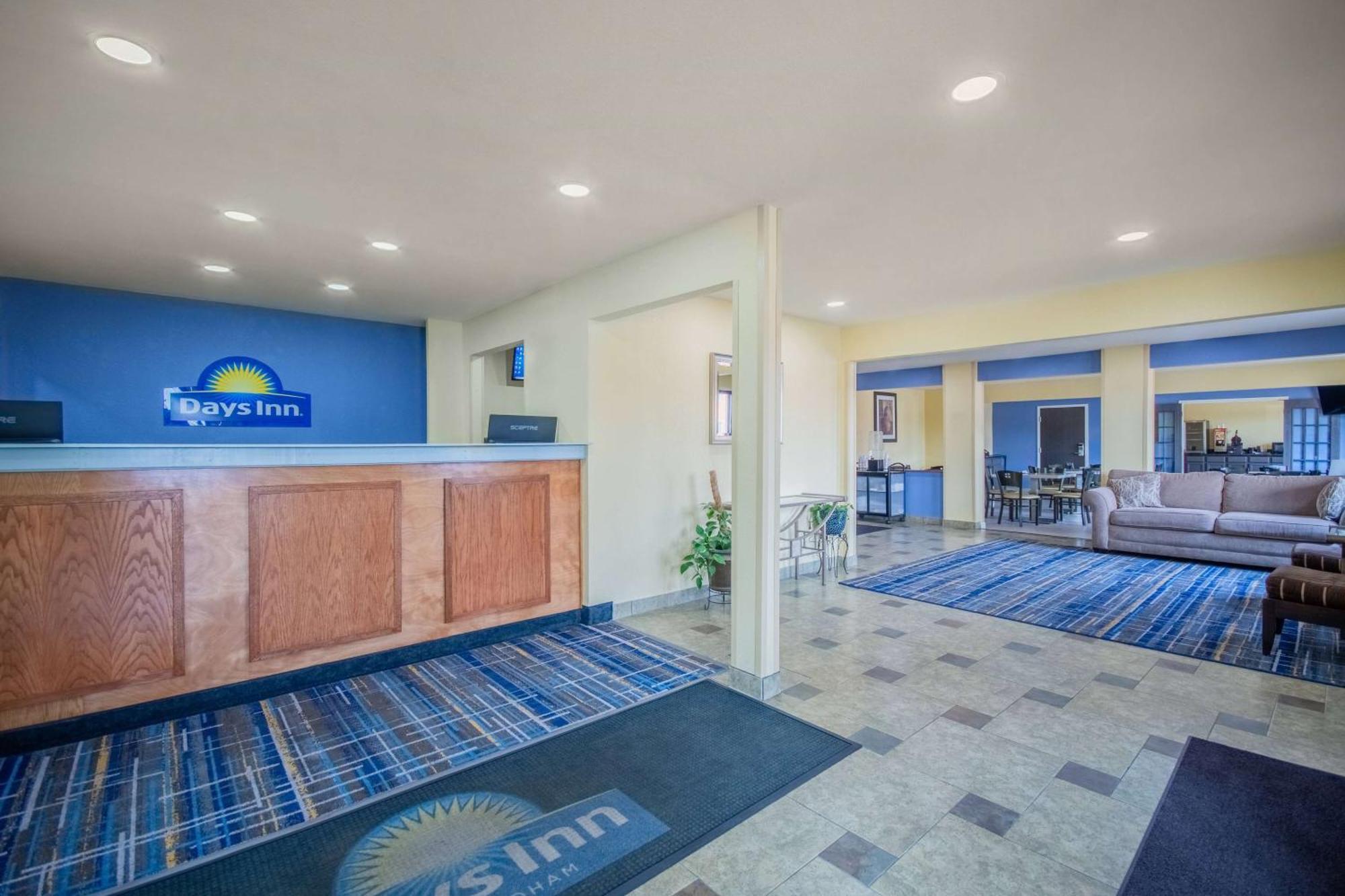 Days Inn & Suites By Wyndham ווטרלו מראה חיצוני תמונה