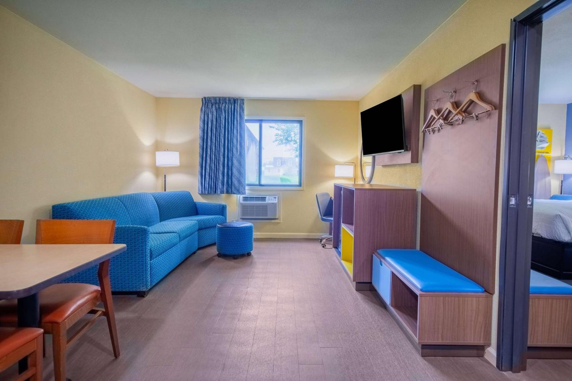 Days Inn & Suites By Wyndham ווטרלו מראה חיצוני תמונה