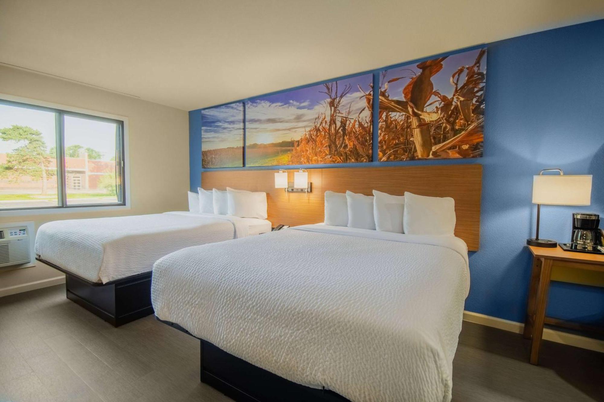 Days Inn & Suites By Wyndham ווטרלו מראה חיצוני תמונה
