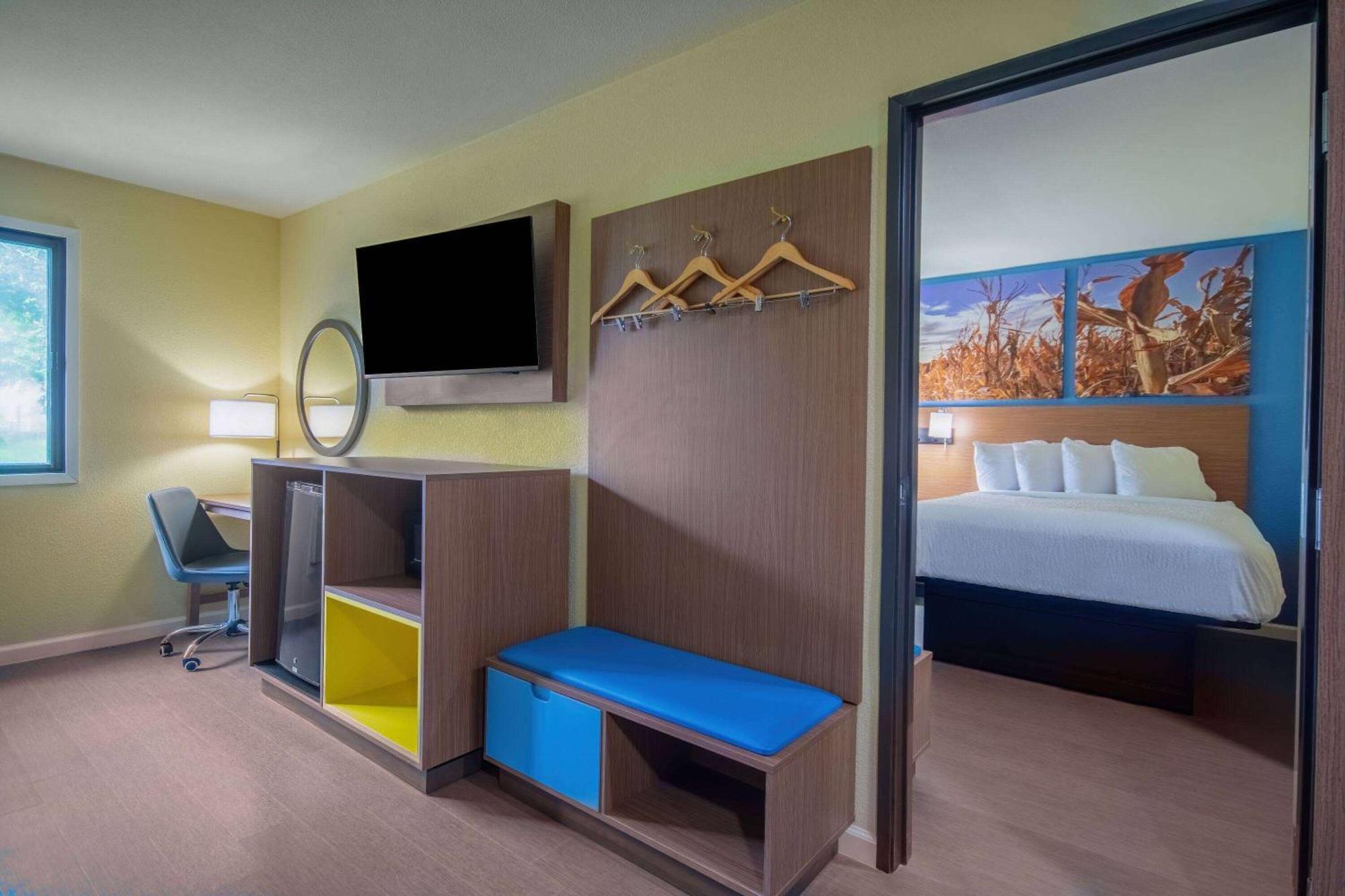 Days Inn & Suites By Wyndham ווטרלו מראה חיצוני תמונה