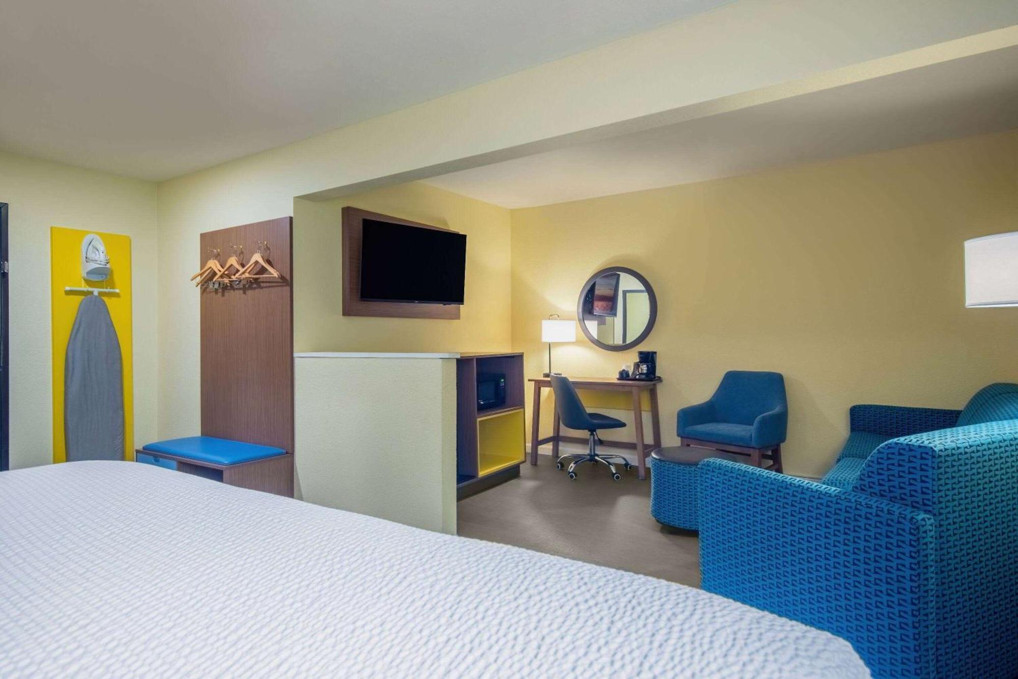 Days Inn & Suites By Wyndham ווטרלו מראה חיצוני תמונה