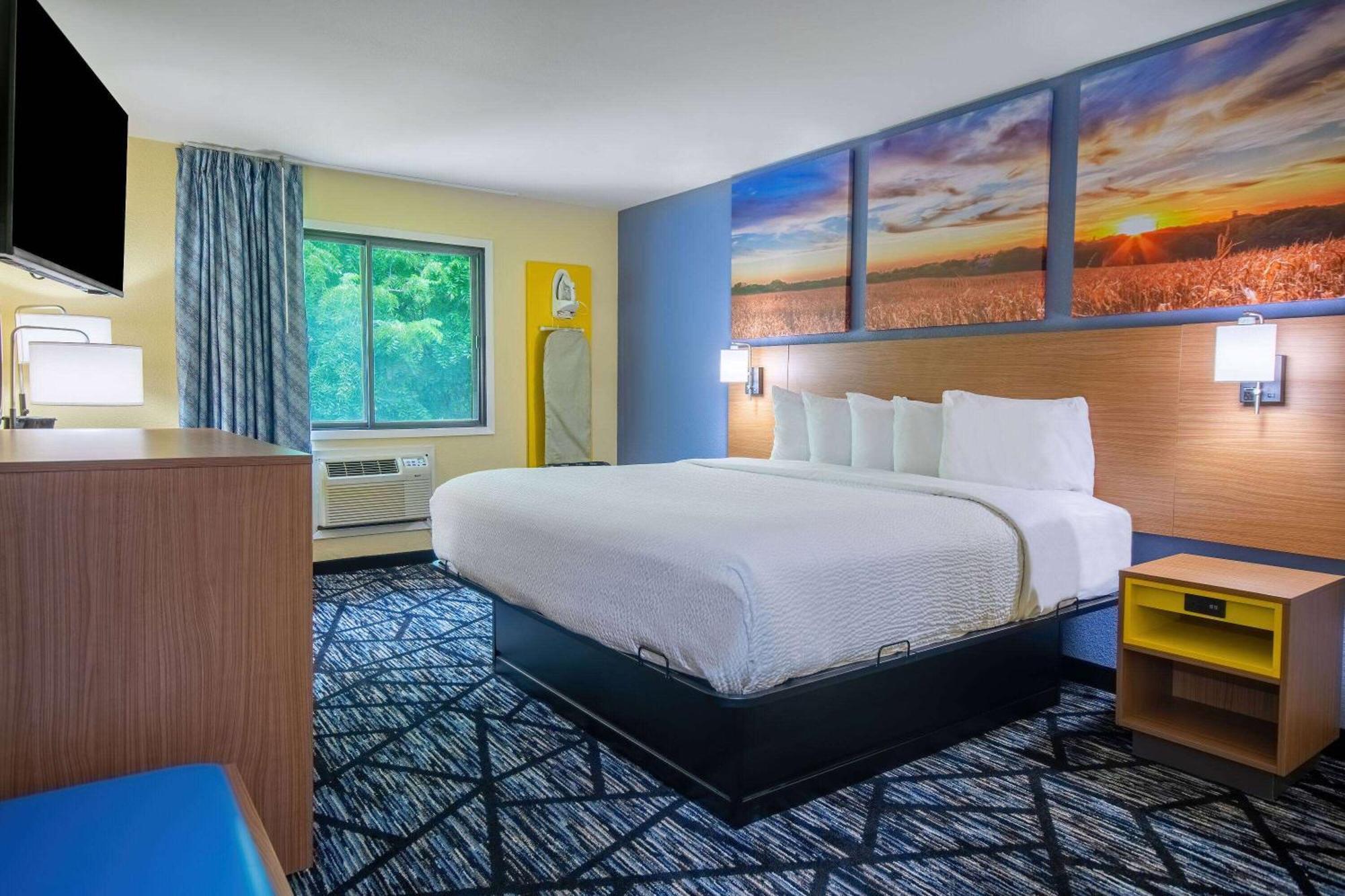 Days Inn & Suites By Wyndham ווטרלו מראה חיצוני תמונה