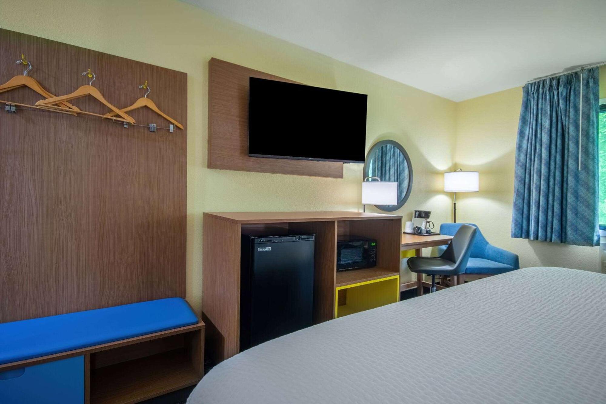 Days Inn & Suites By Wyndham ווטרלו מראה חיצוני תמונה