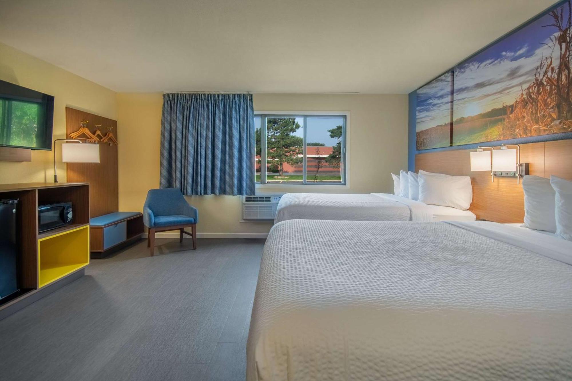 Days Inn & Suites By Wyndham ווטרלו מראה חיצוני תמונה